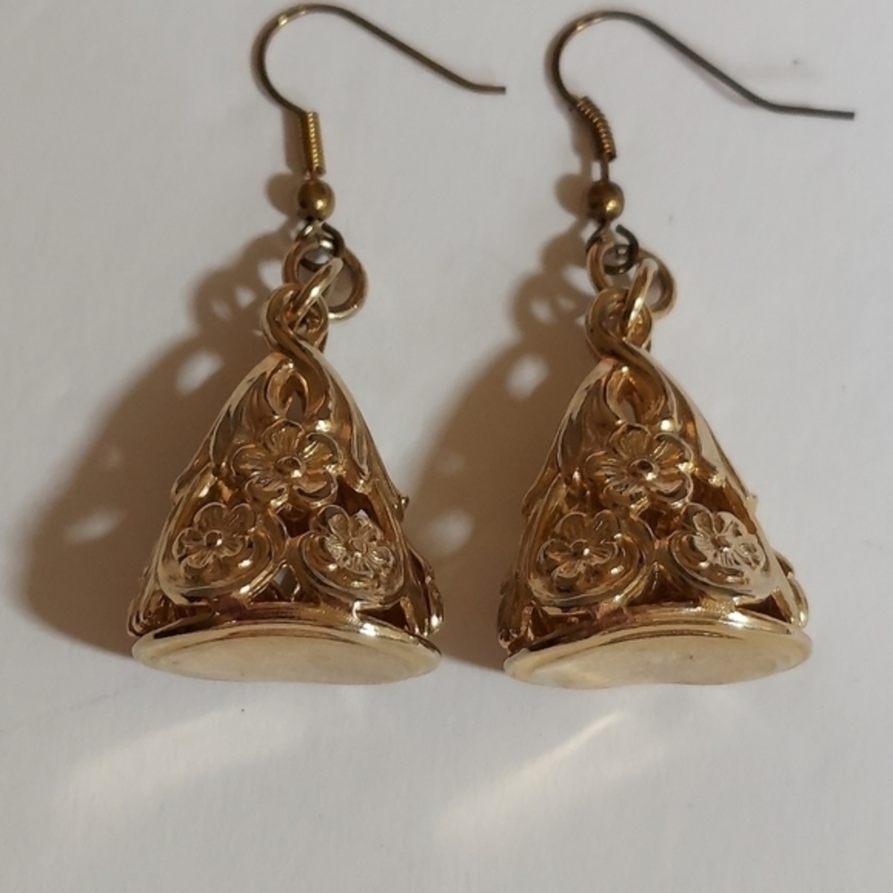 Vintage Goldtone Flower Filigree Pierced Dangled Earrings Wire Hooks - Picture 2 of 10
